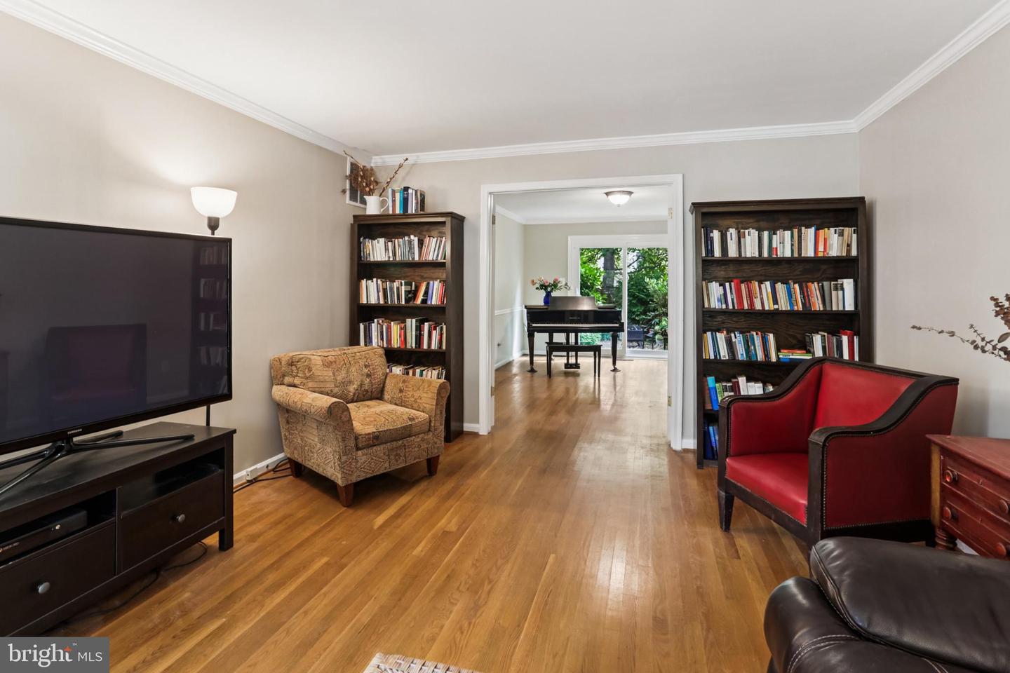 10233 Gainsborough Property Photo 15