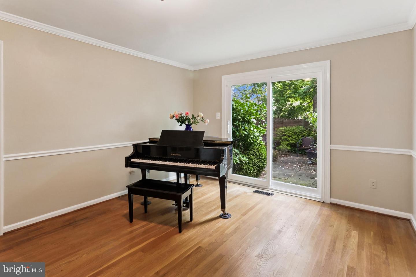 10233 Gainsborough Property Photo 17