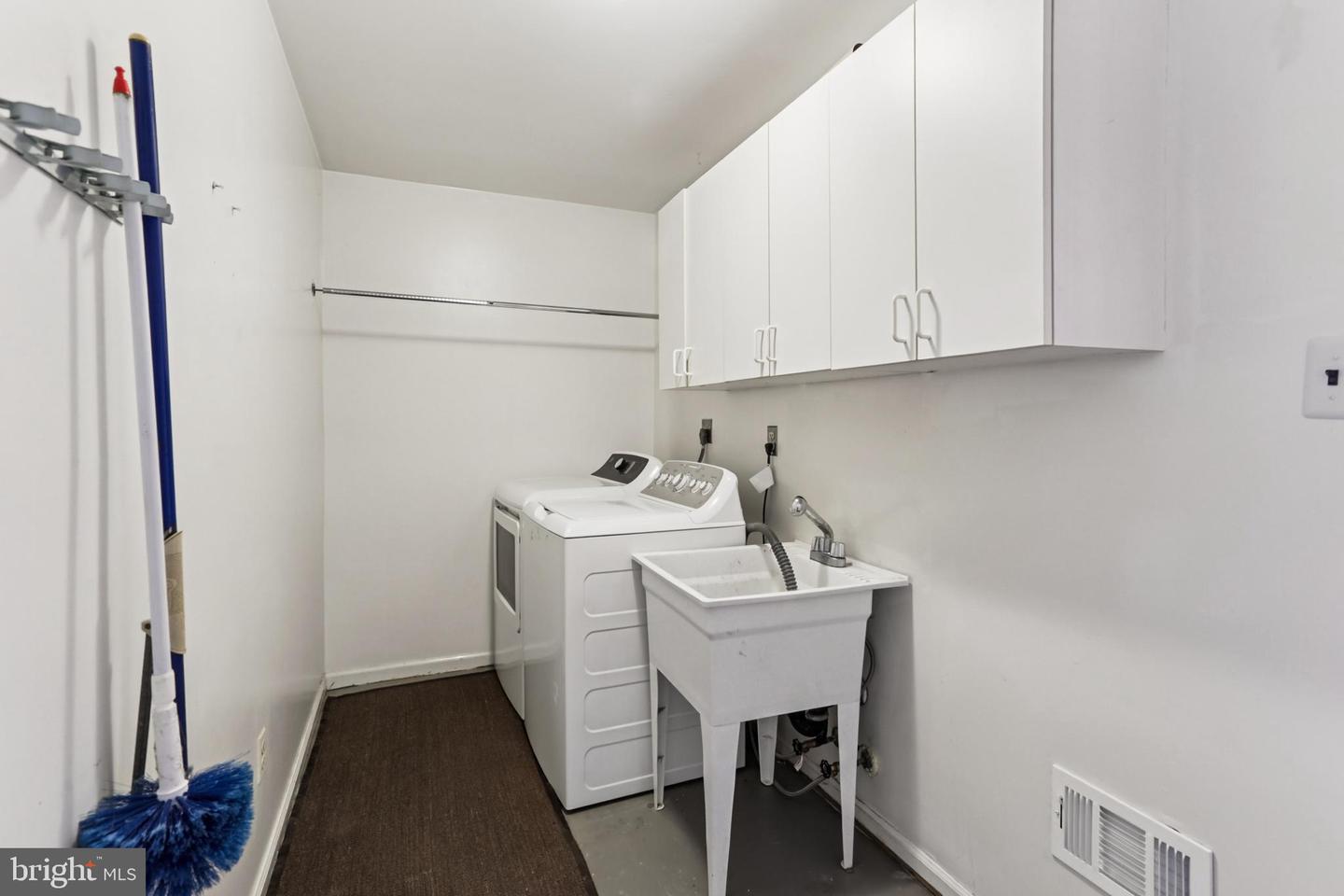 10233 Gainsborough Property Photo 22