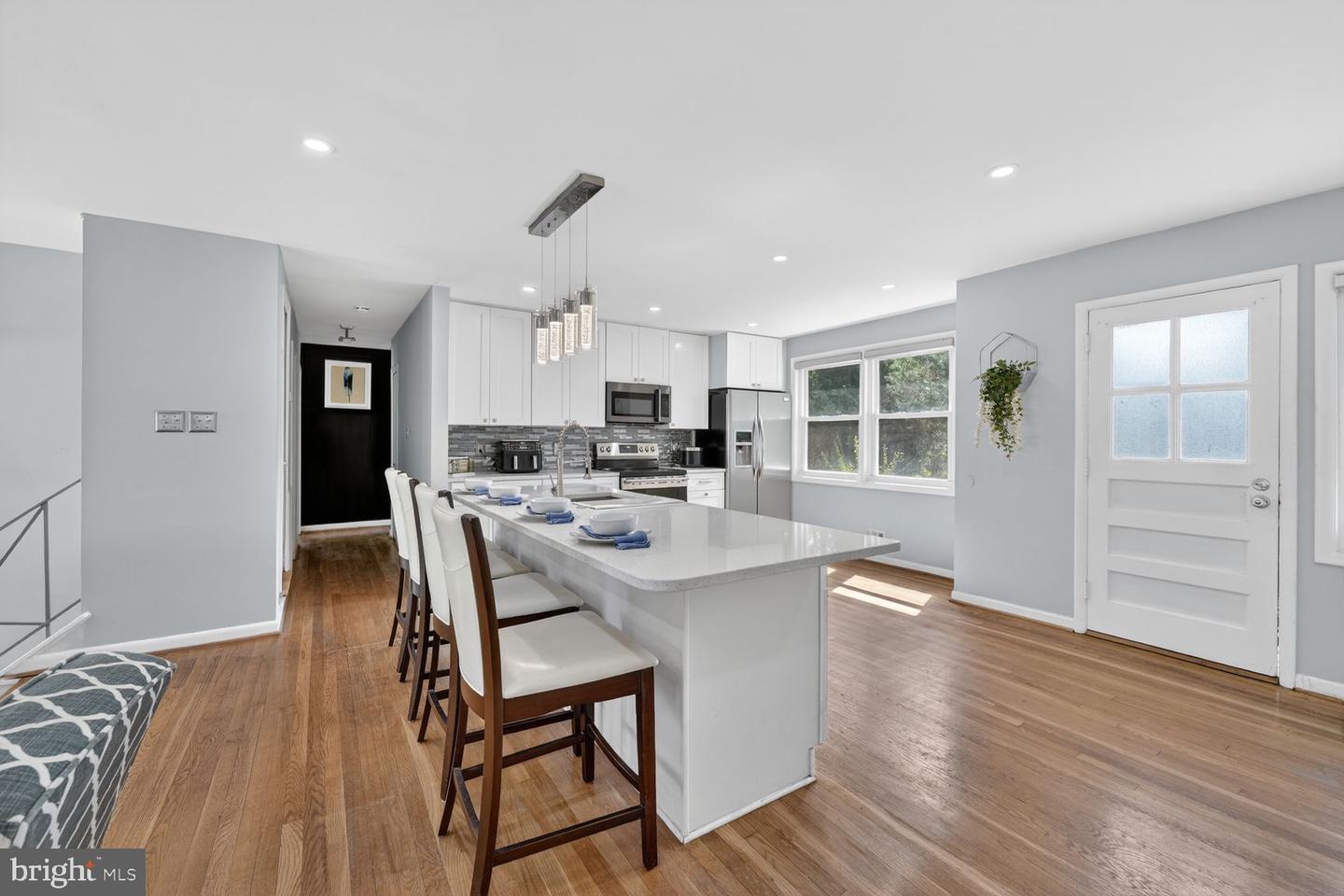 1104 Caddington Ave Property Photo 1