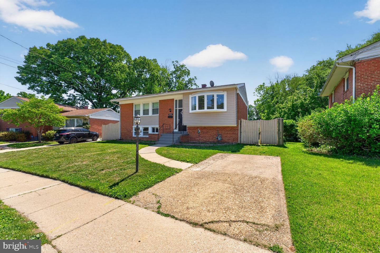 1104 Caddington Ave Property Photo 3