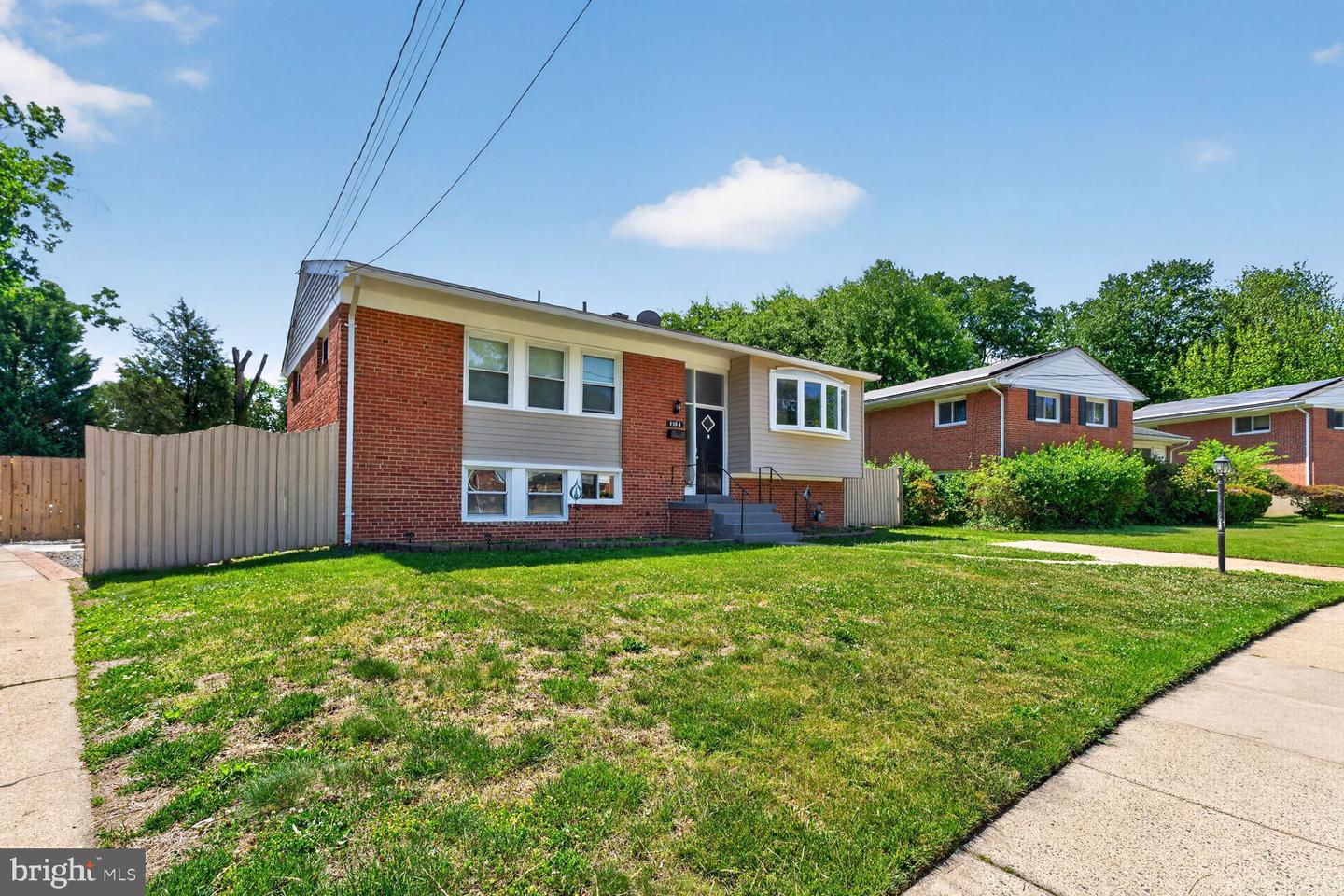 1104 Caddington Ave Property Photo 4