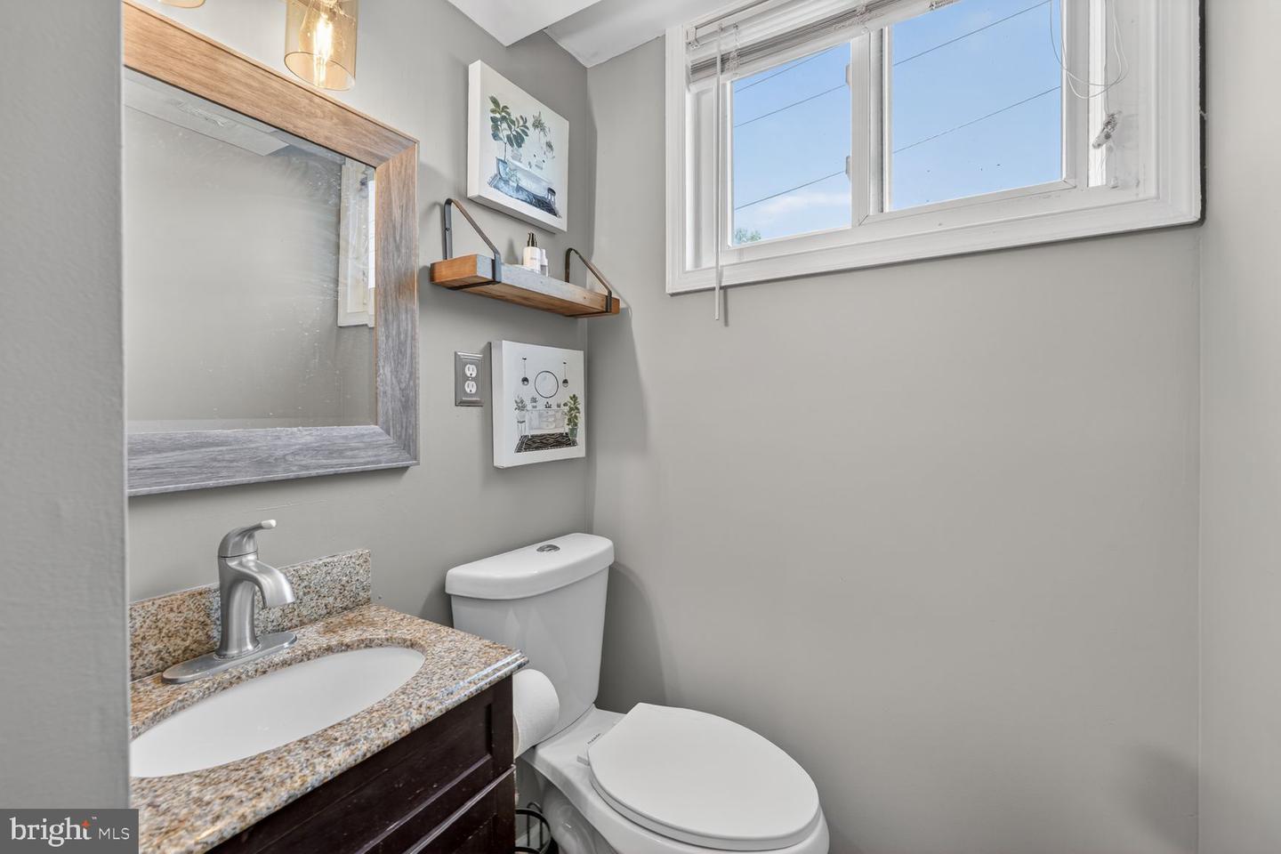 1104 Caddington Ave Property Photo 21