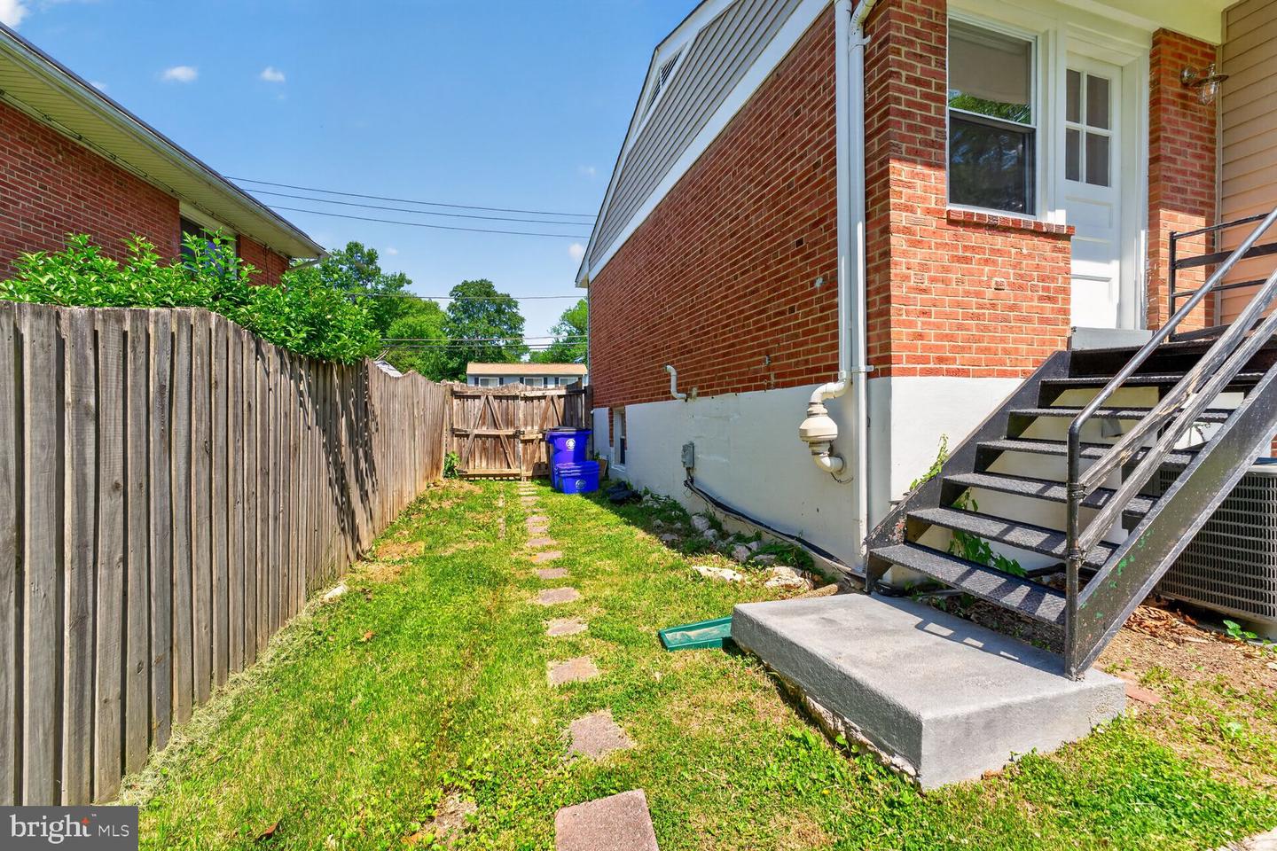1104 Caddington Ave Property Photo 32