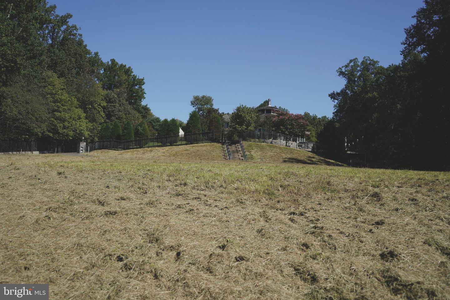 12000 River Rd Property Photo 10