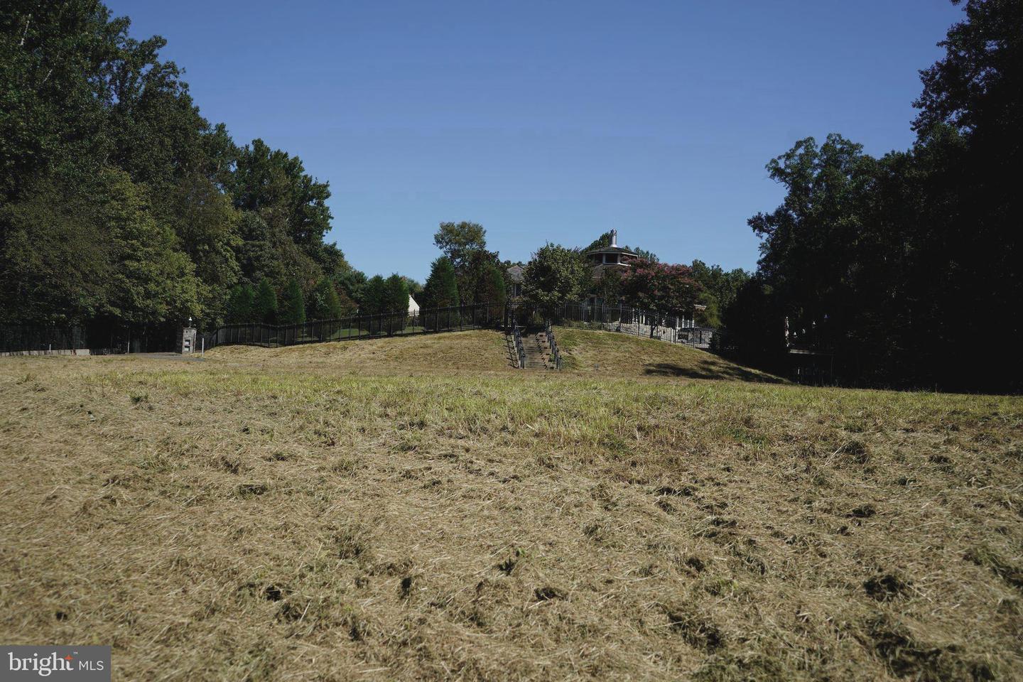 12000 River Rd Property Photo 11