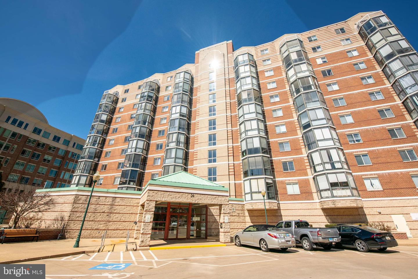 24 Courthouse Sq #212 Property Photo 1