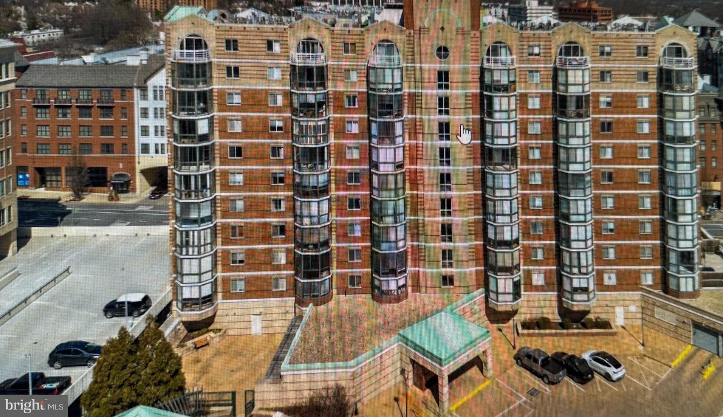 24 Courthouse Sq #212 Property Photo 2