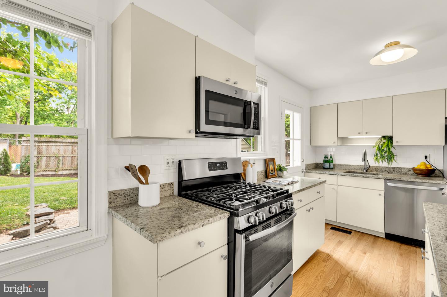 2030 Luzerne Ave Property Photo 11