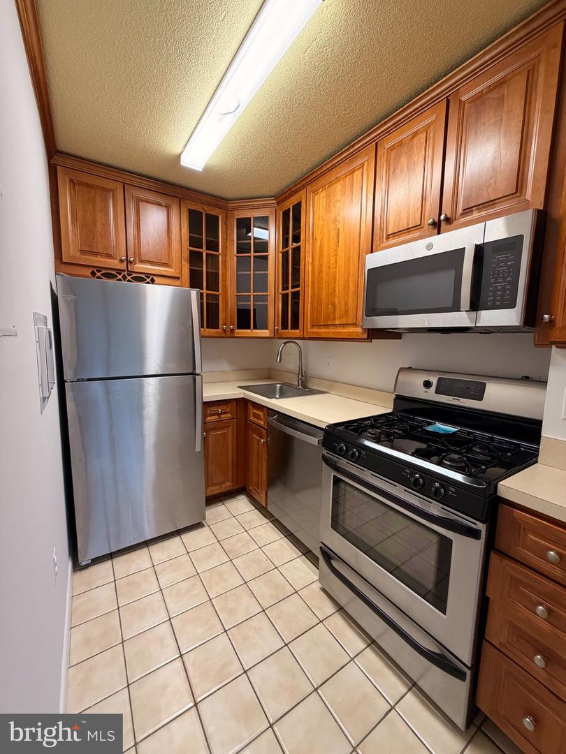 4242 E West Hwy #506 Property Photo 10