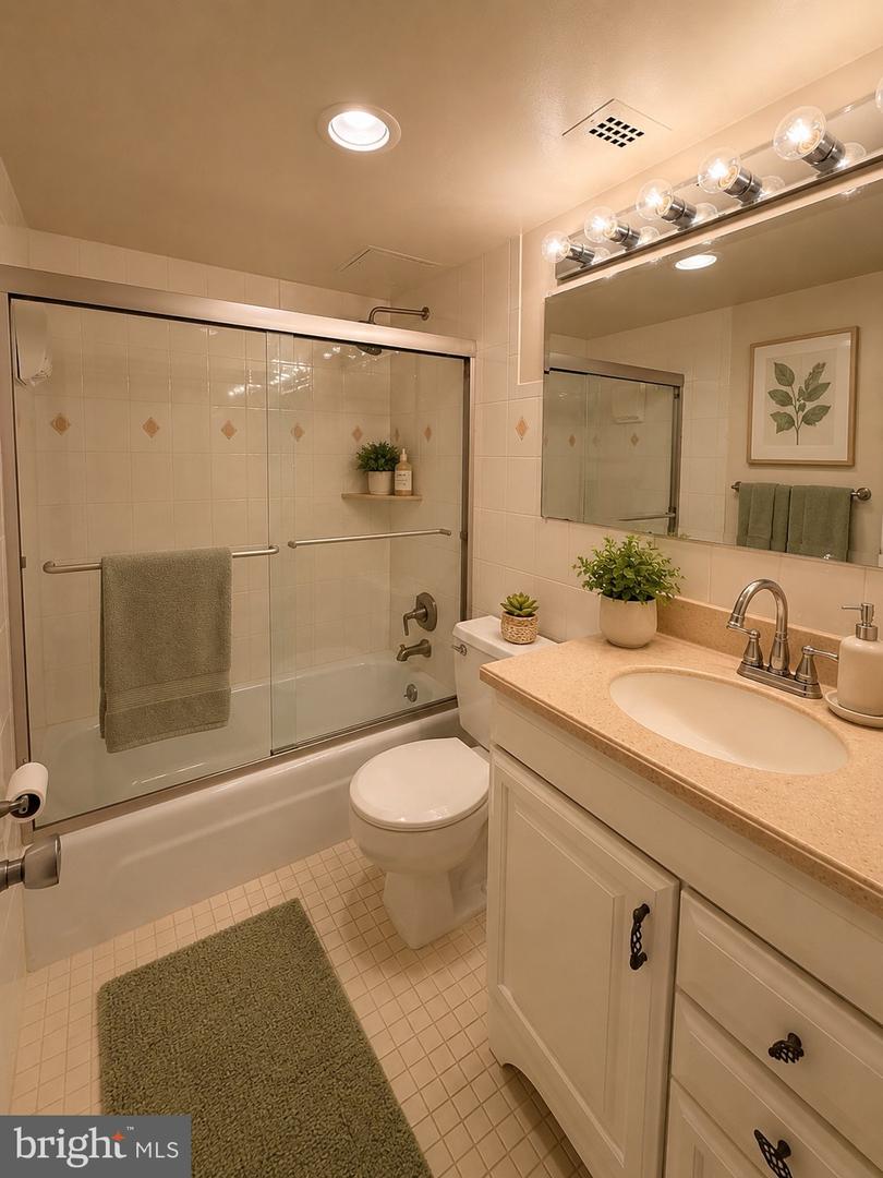 4242 E West Hwy #506 Property Photo 17