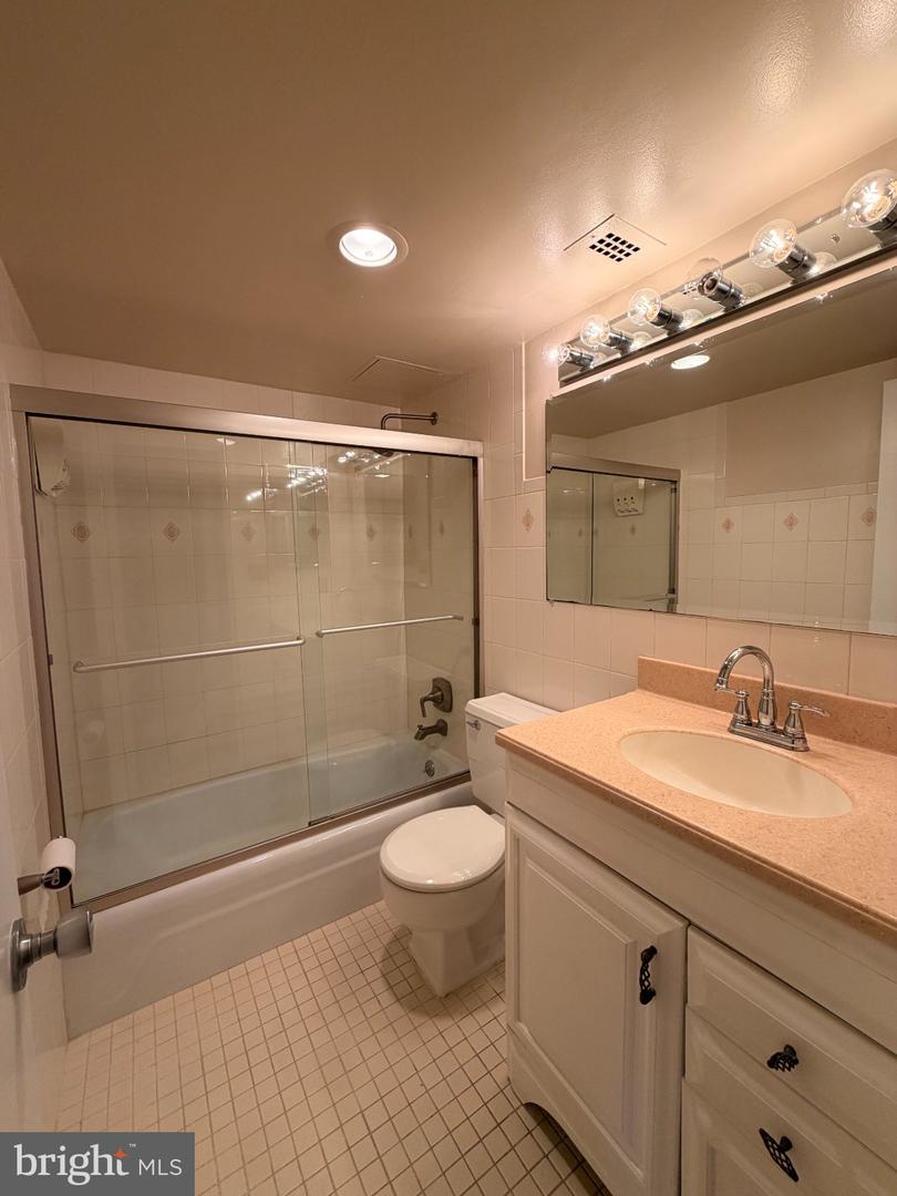 4242 E West Hwy #506 Property Photo 18