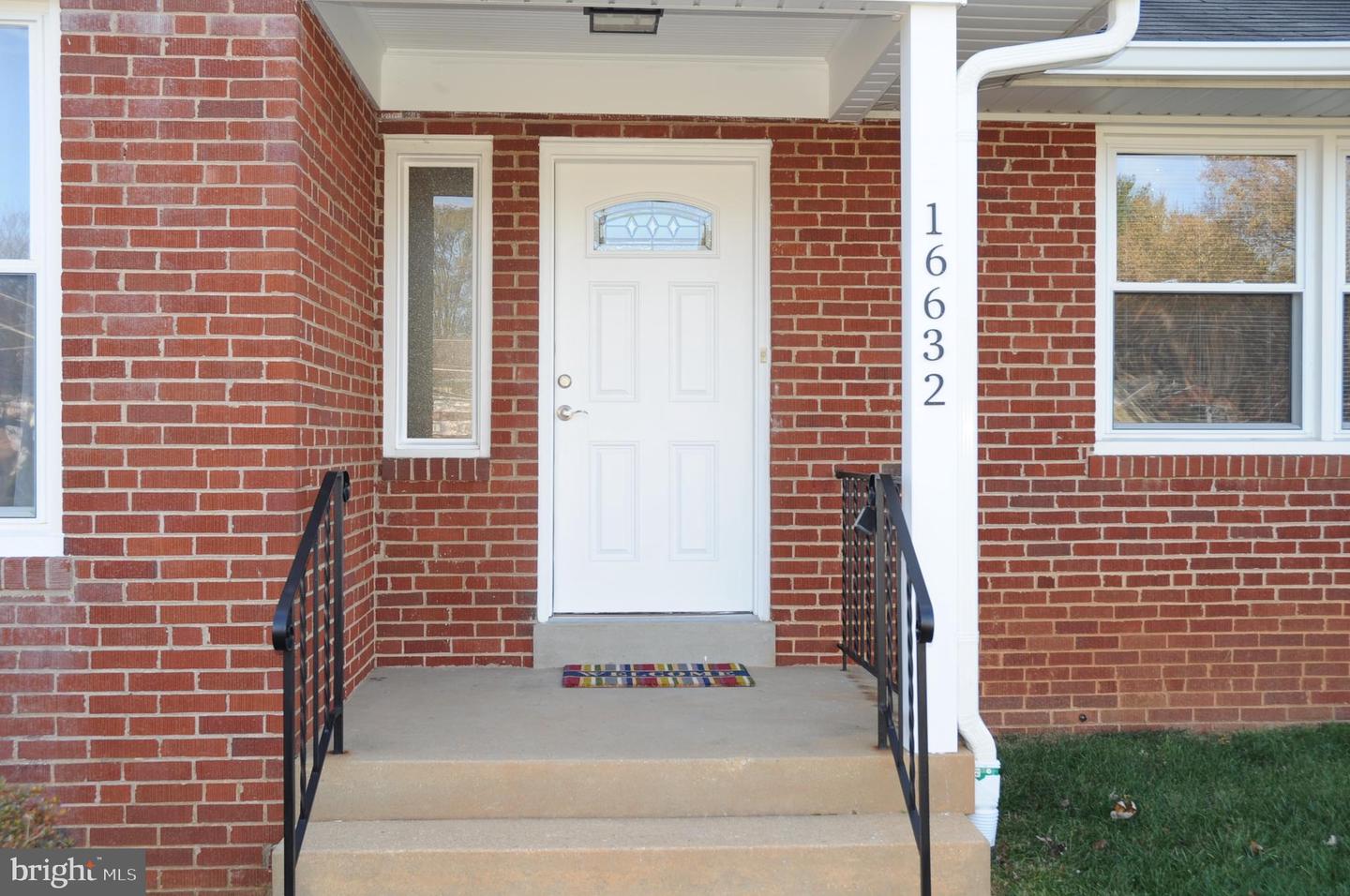 16632 Alden Ave Property Photo 2