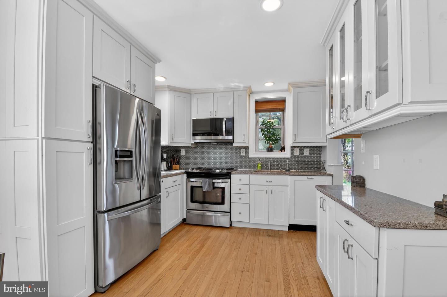 8306 Queen Annes Dr Property Photo 3