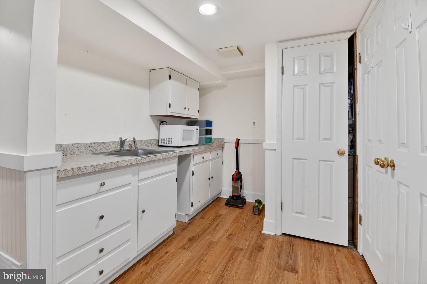 8306 Queen Annes Dr Property Photo 18