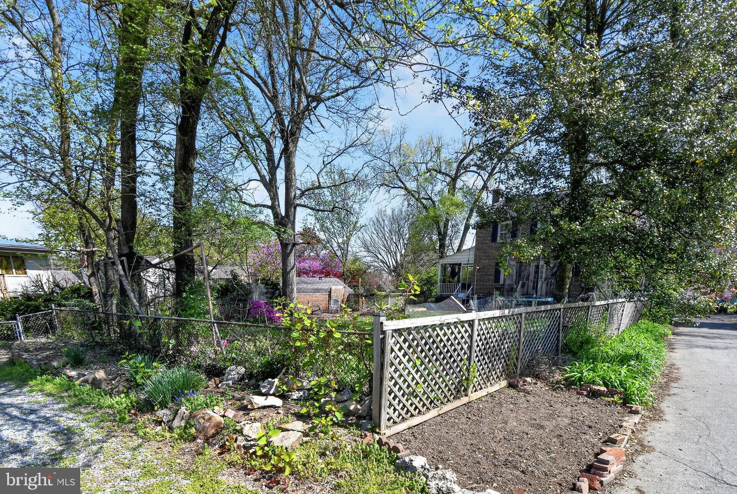 8306 Queen Annes Dr Property Photo 24