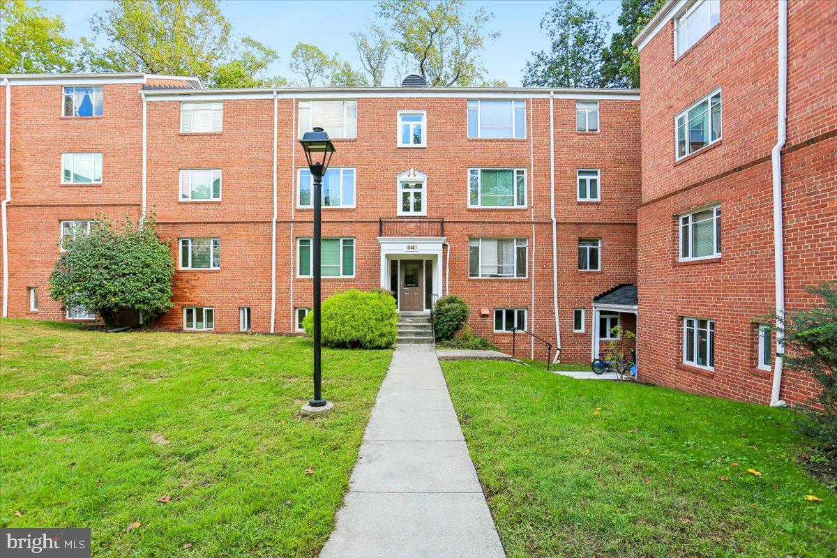 10407 MONTROSE AVE #M-2 Property Photo 1