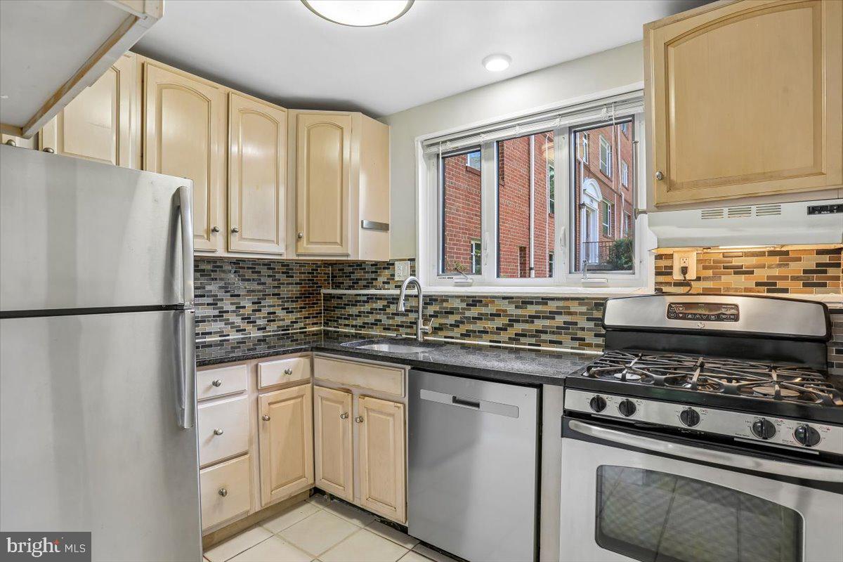 10407 Montrose Ave #m-2 Property Photo 6