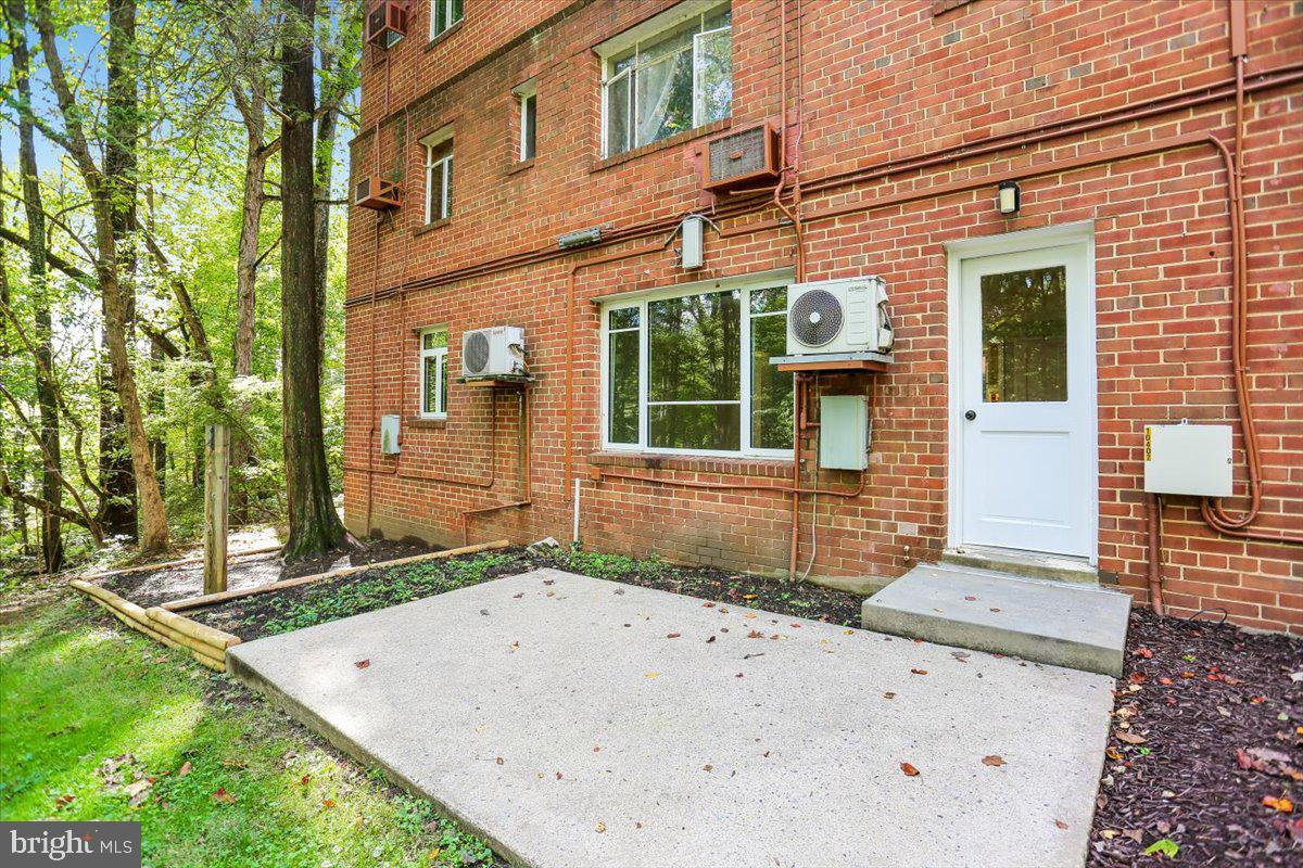 10407 Montrose Ave #m-2 Property Photo 8