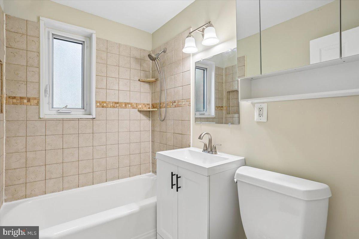 10407 Montrose Ave #m-2 Property Photo 16