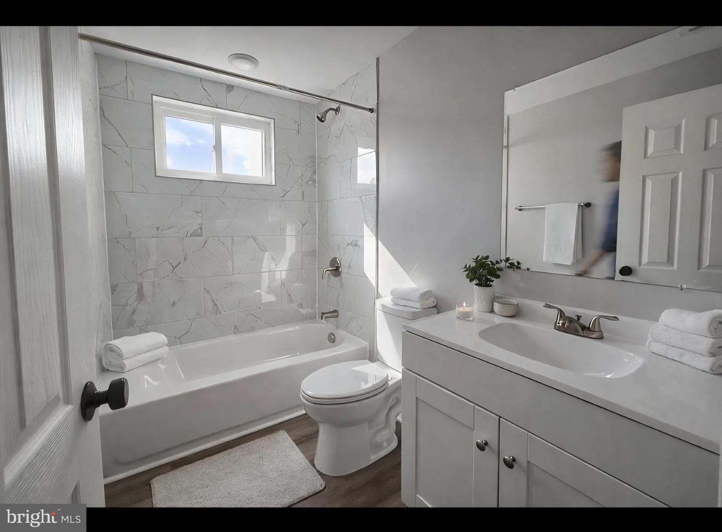 49 W Diamond Property Photo 2