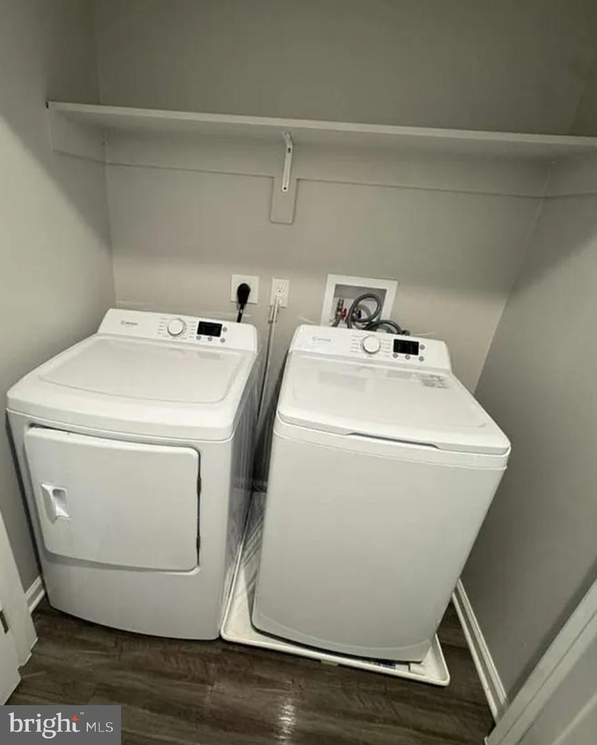 49 W Diamond Property Photo 3