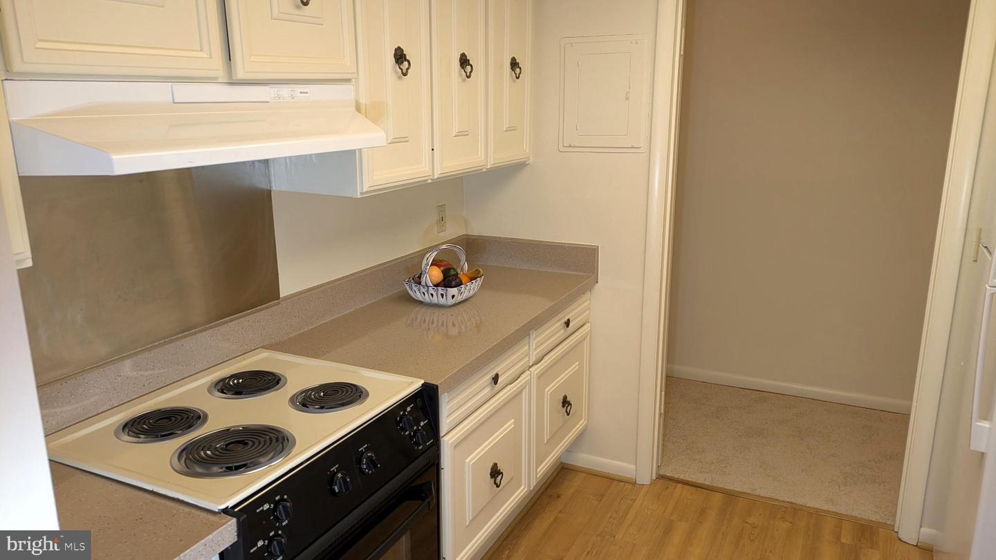 3378 Chiswick Ct #52-3e Property Photo 4