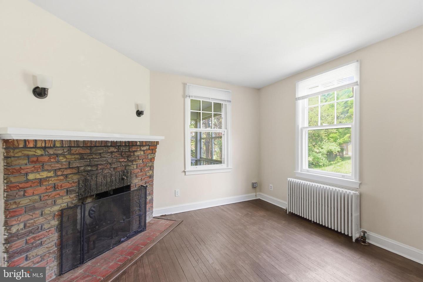 305 W Diamond Ave Property Photo 6