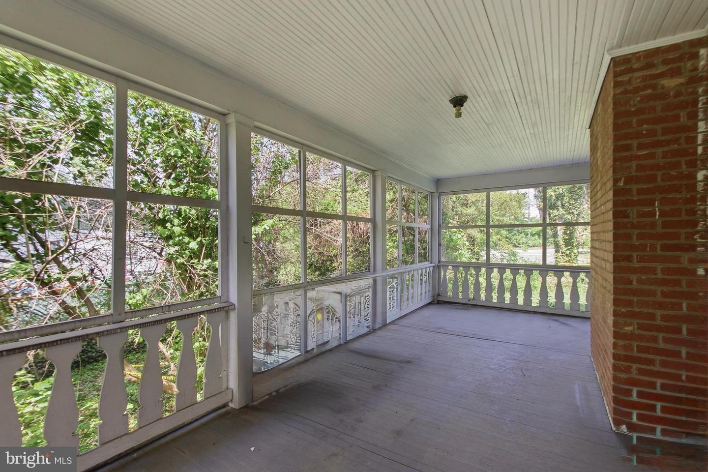 305 W Diamond Ave Property Photo 25