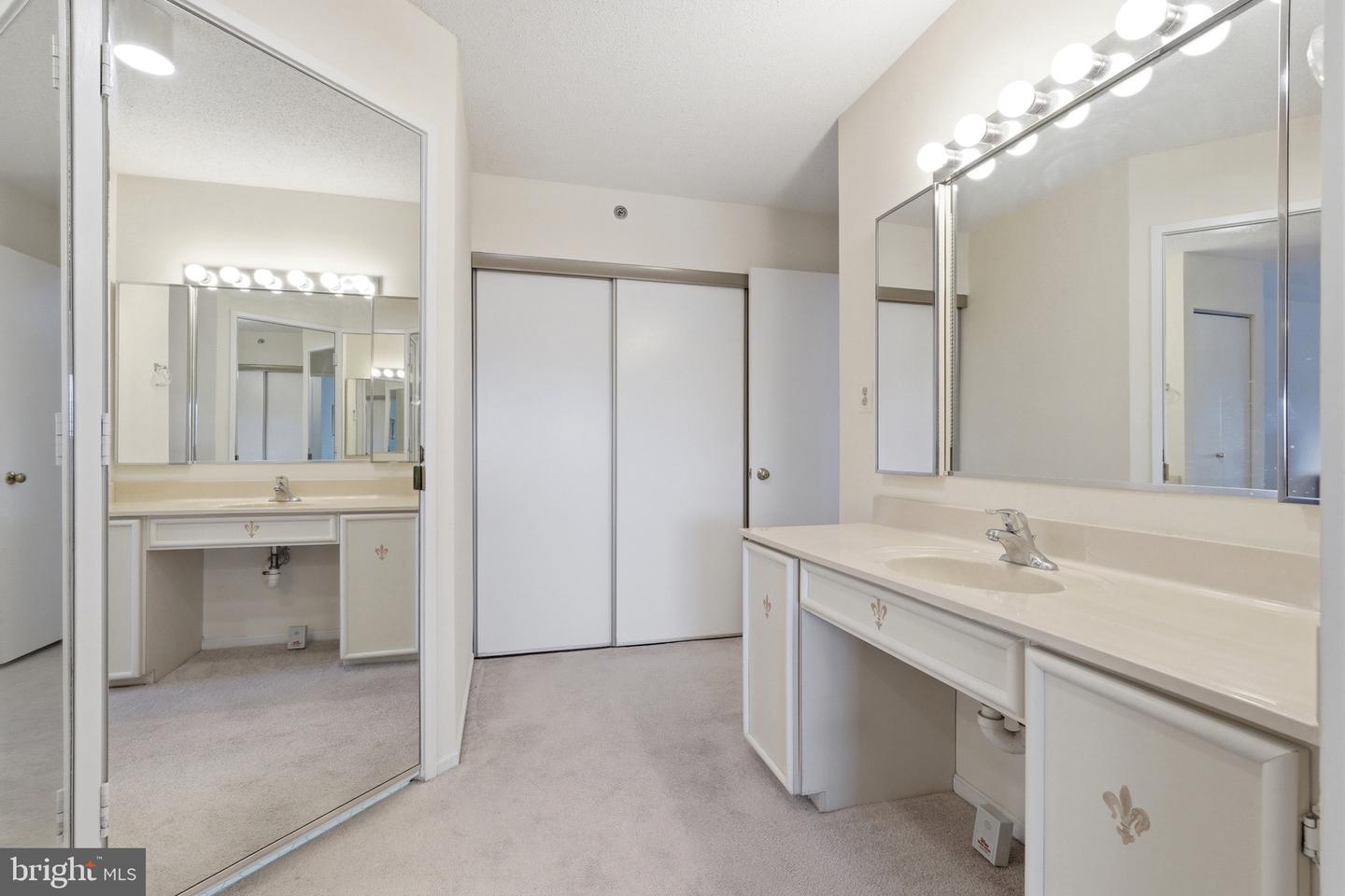 3330 N Leisure World Blvd #5-712 Property Photo 7