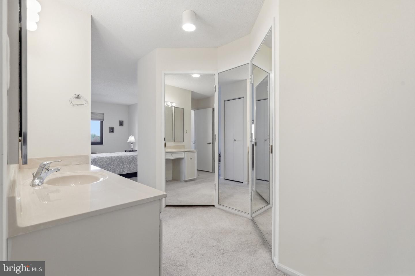 3330 N Leisure World Blvd #5-712 Property Photo 11