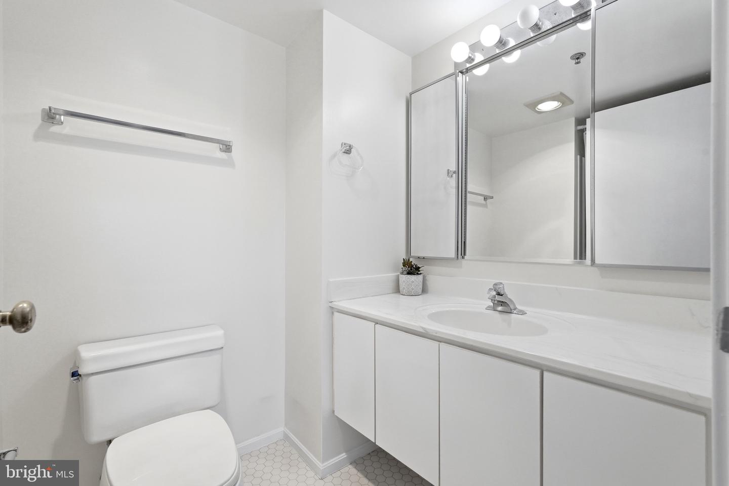 3330 N Leisure World Blvd #5-712 Property Photo 16