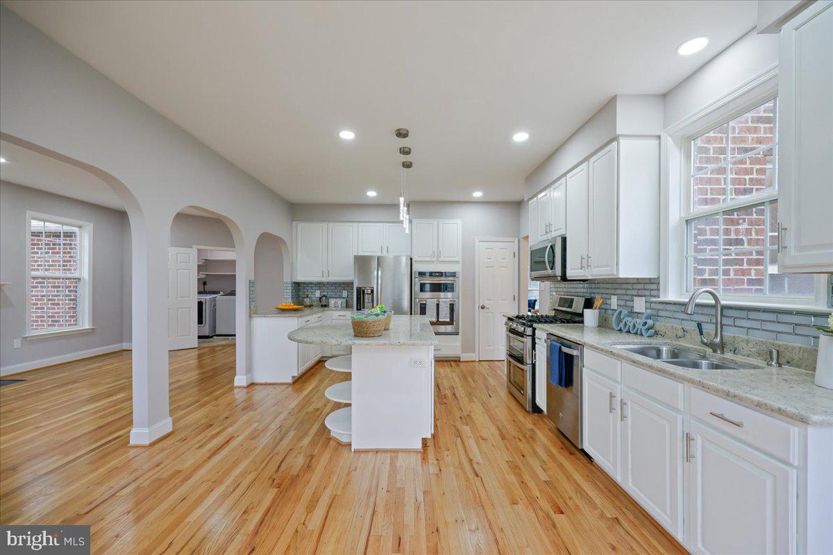 21712 Slidell Rd Property Photo 10