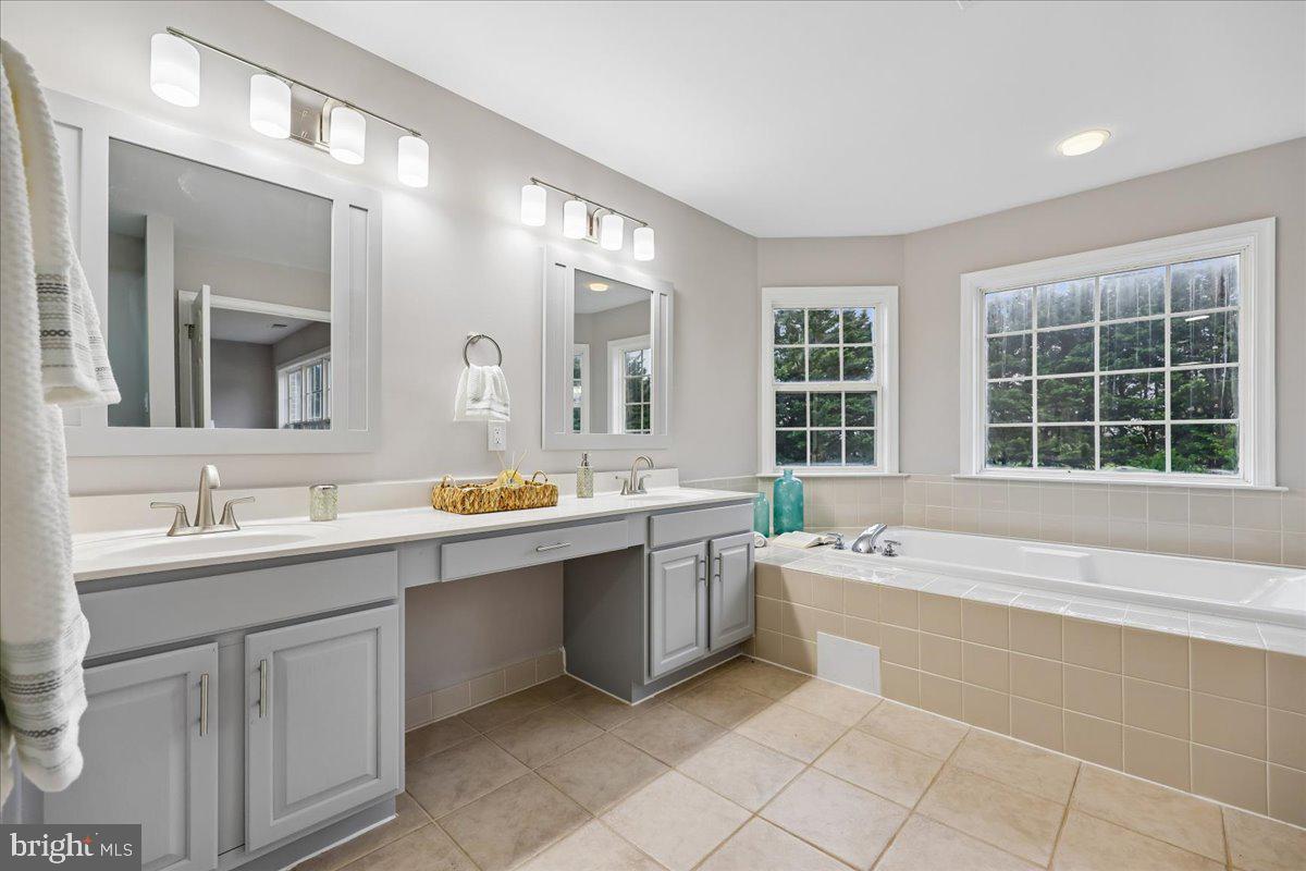 21712 Slidell Rd Property Photo 18