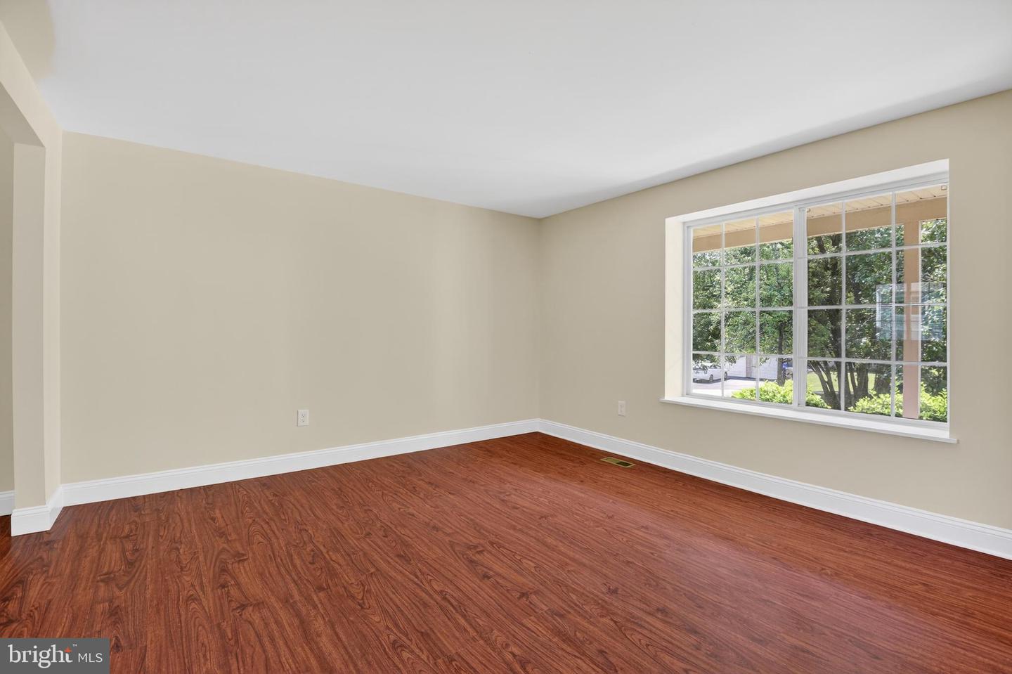 8113 Brucar Ct Property Photo 6