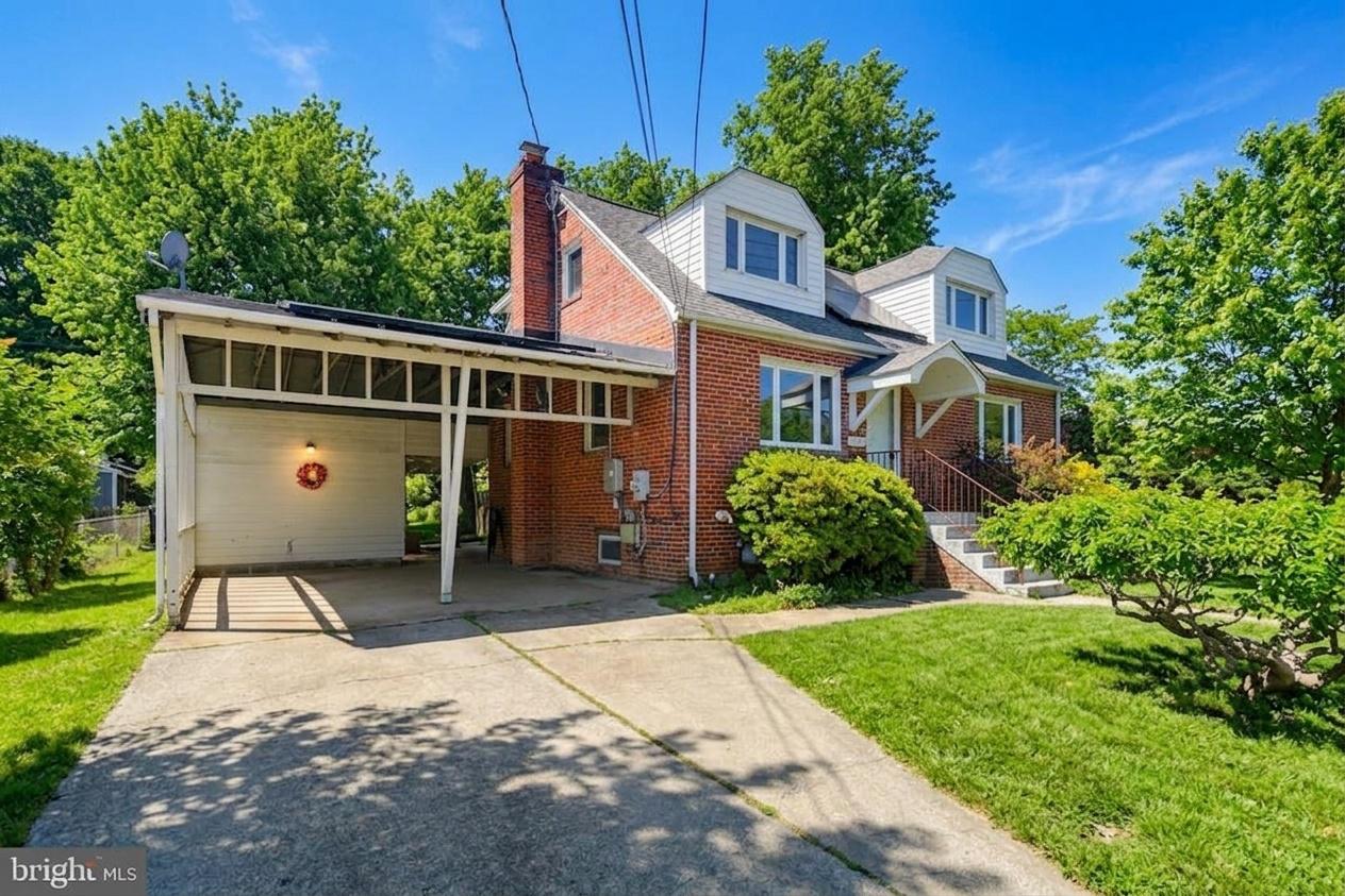 10202 Gardiner Ave Property Photo 3
