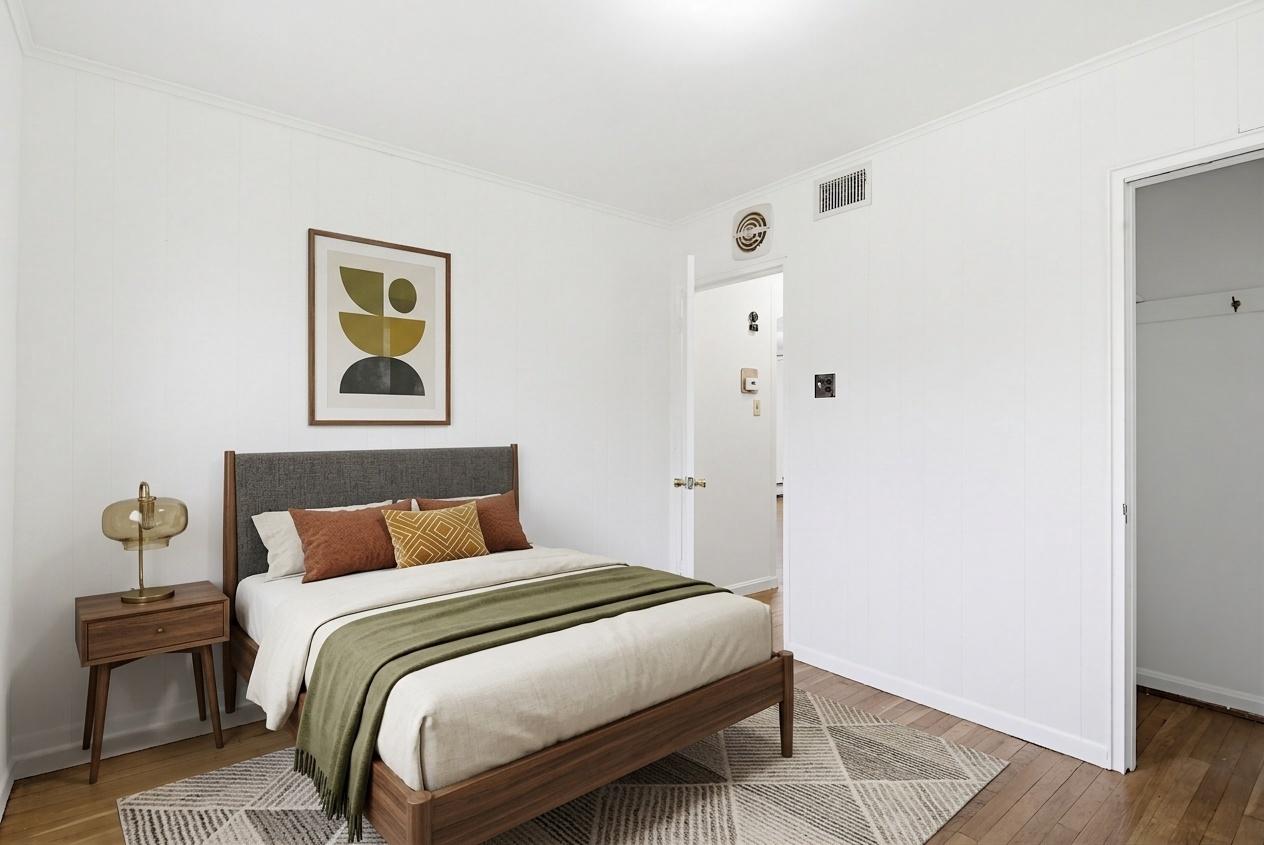 10202 Gardiner Ave Property Photo 6