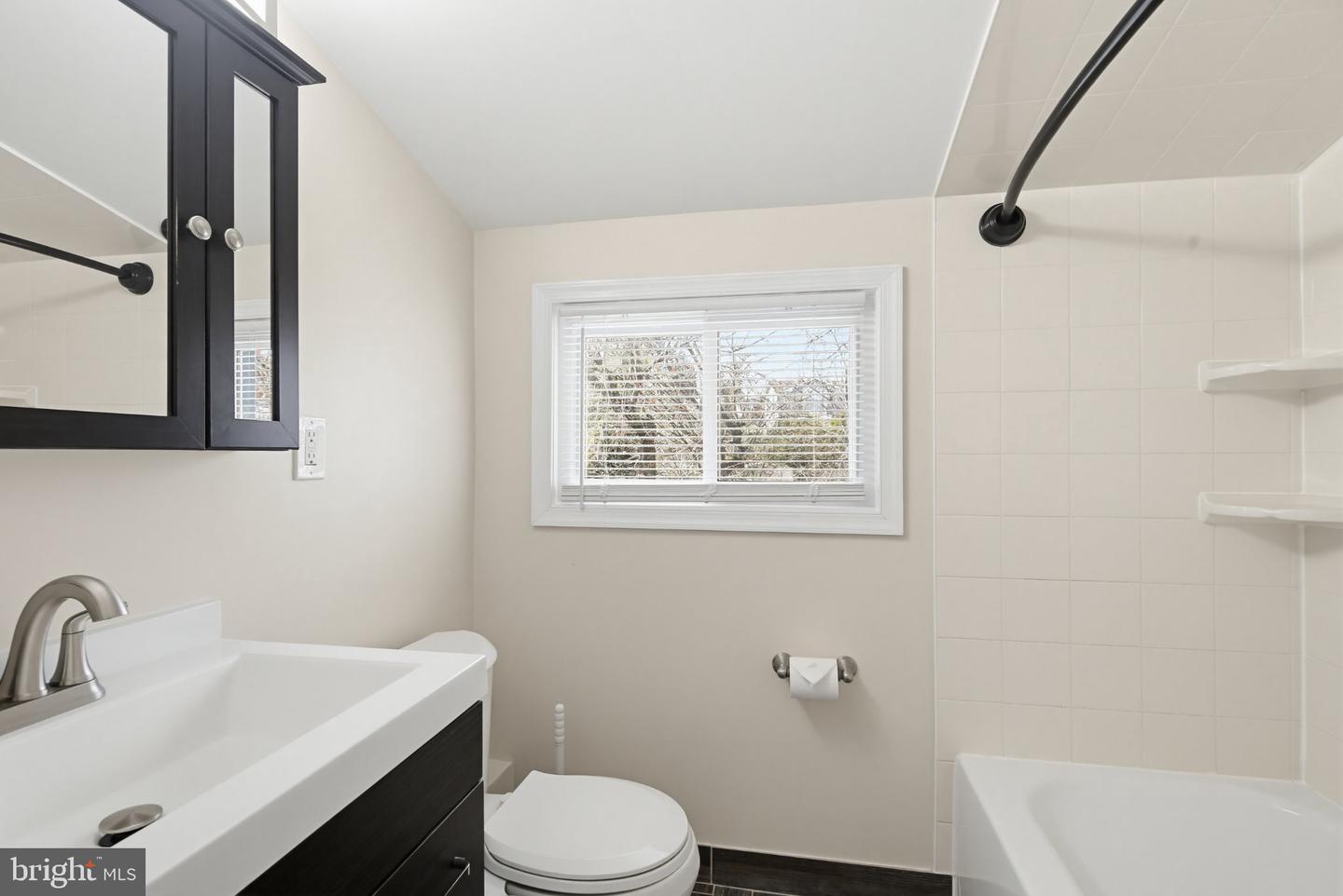 10202 Gardiner Ave Property Photo 8
