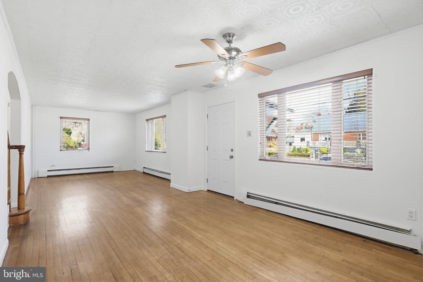 10202 Gardiner Ave Property Photo 15