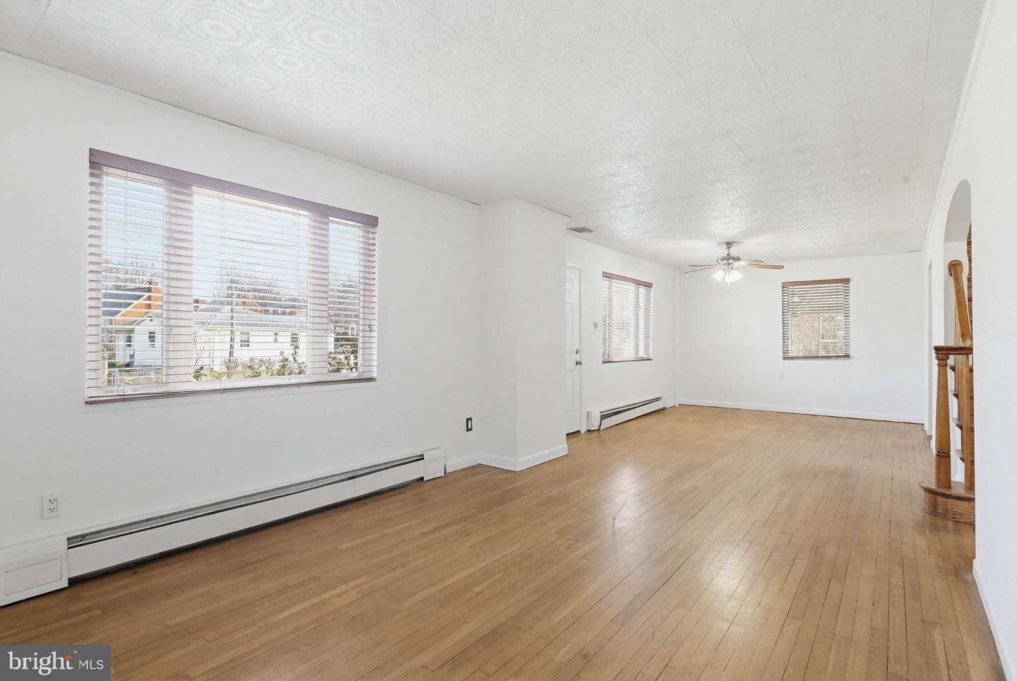 10202 Gardiner Ave Property Photo 16
