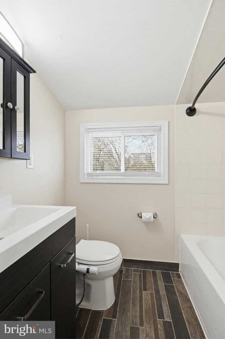 10202 Gardiner Ave Property Photo 21