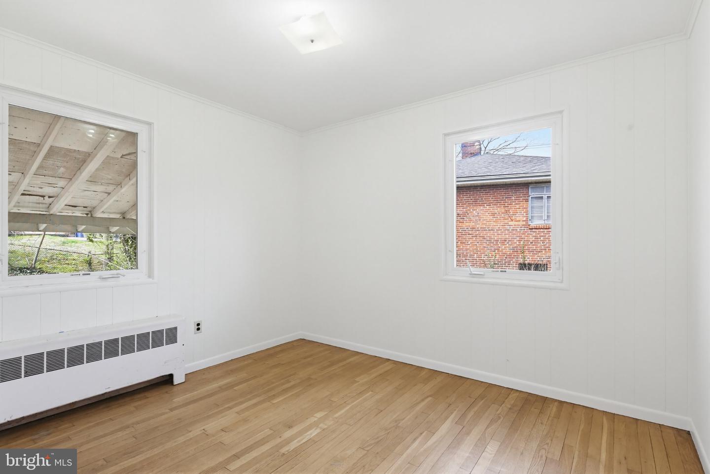 10202 Gardiner Ave Property Photo 23