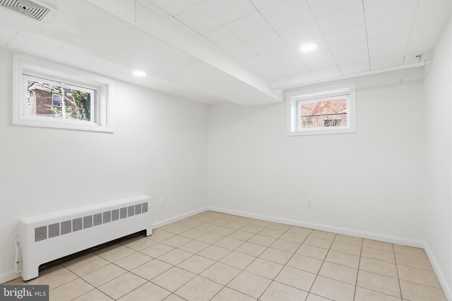 10202 Gardiner Ave Property Photo 30