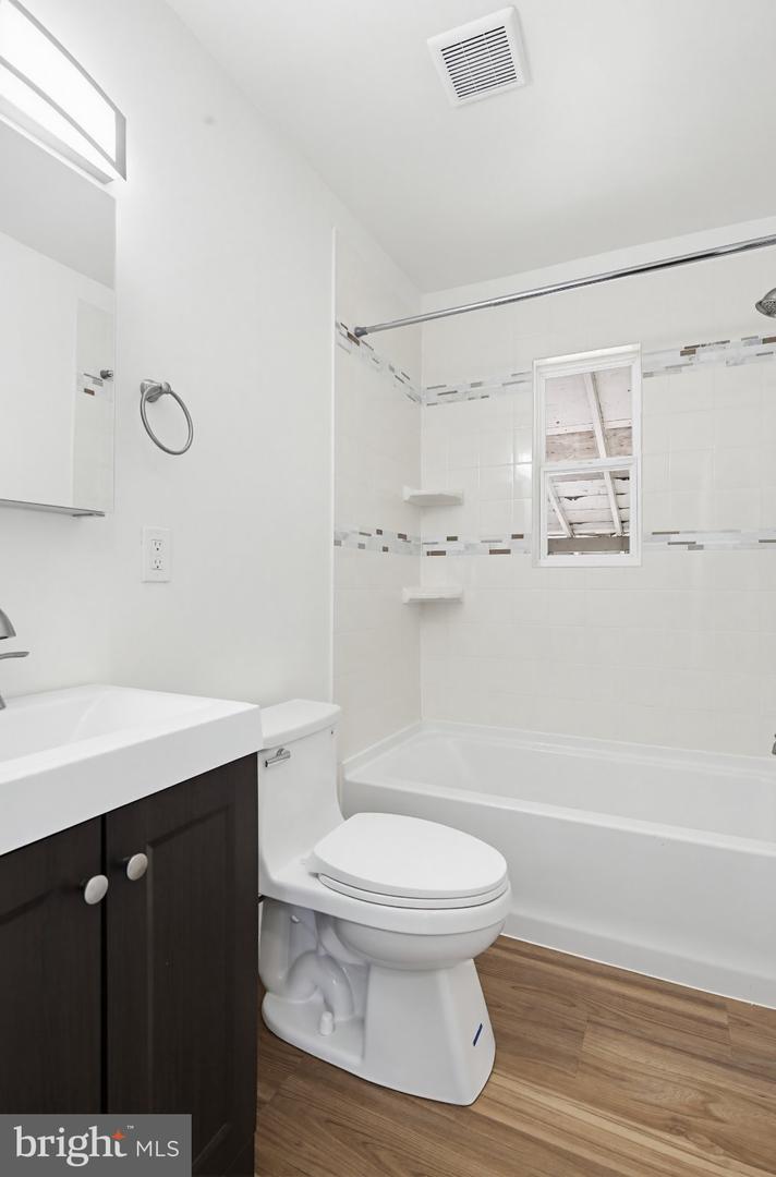 10202 Gardiner Ave Property Photo 32