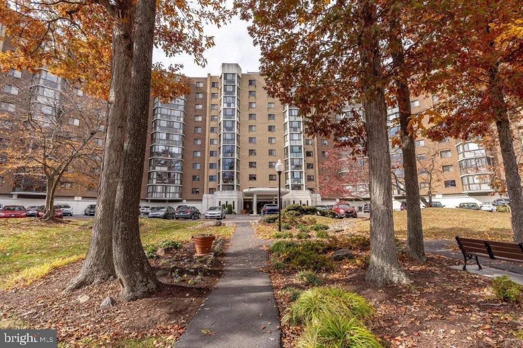 15101 INTERLACHEN DR #1-124 Property Photo 1