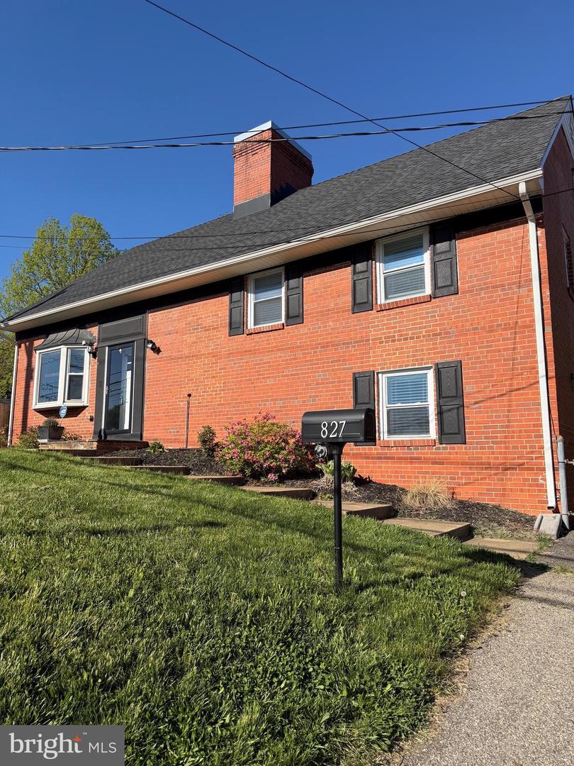 827 University Blvd W Property Photo 1