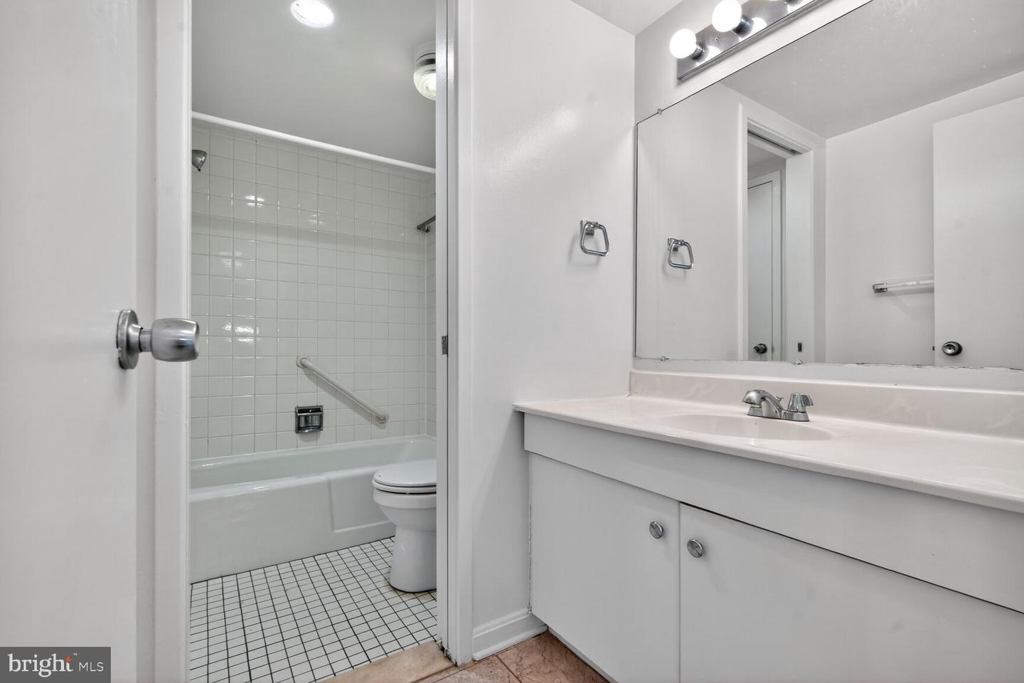 4515 Willard Ave #708s Property Photo 16