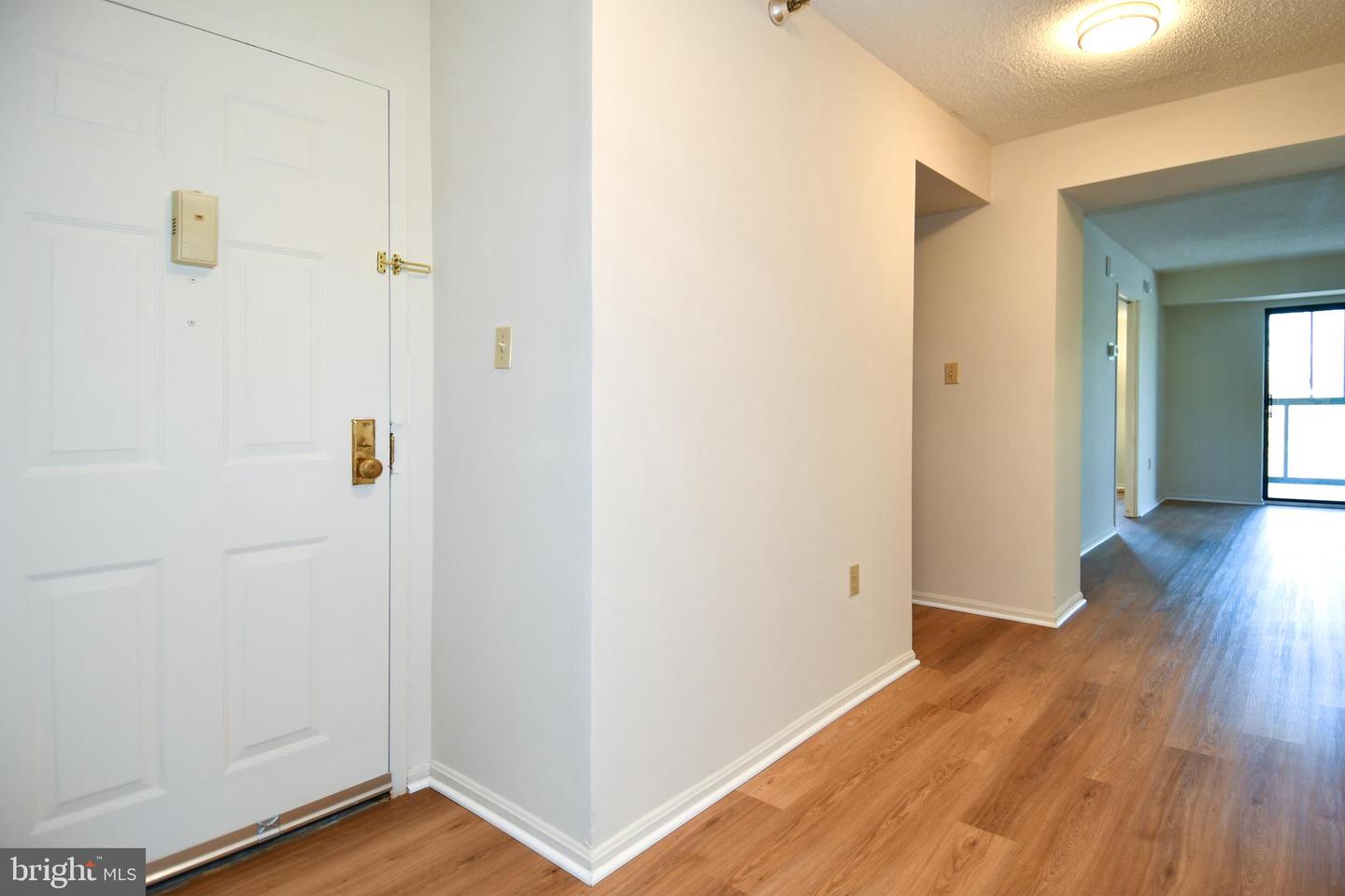 15101 Interlachen Dr #1-526 Property Photo 6