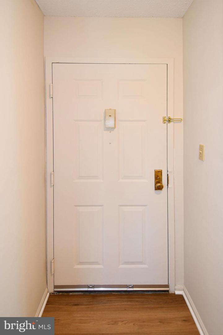 15101 Interlachen Dr #1-526 Property Photo 7