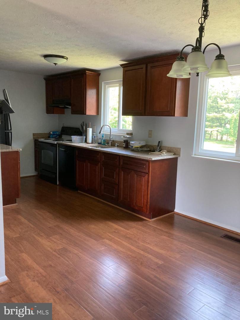 11145 Captains Walk Ct Property Photo 6